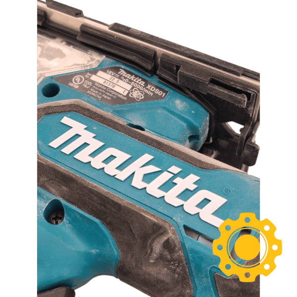 Magnetic dust hose adapter for Makita biscuit joiners and drywall jigsaws.